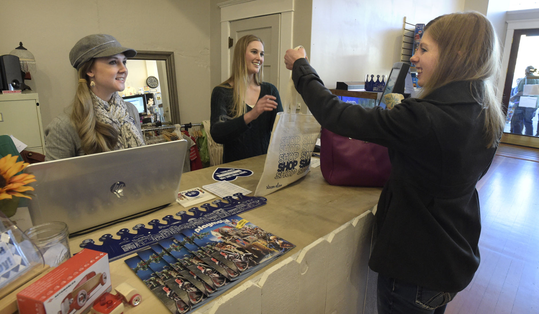 112915-adh-nws-small business Saturday-2-dp.jpg